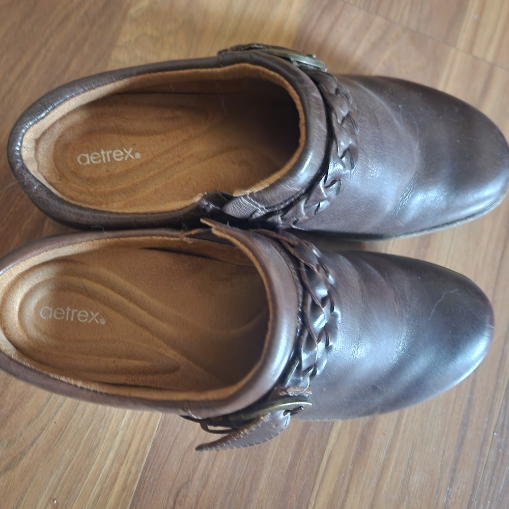 Aetrex Women's Brown Leather Slippers